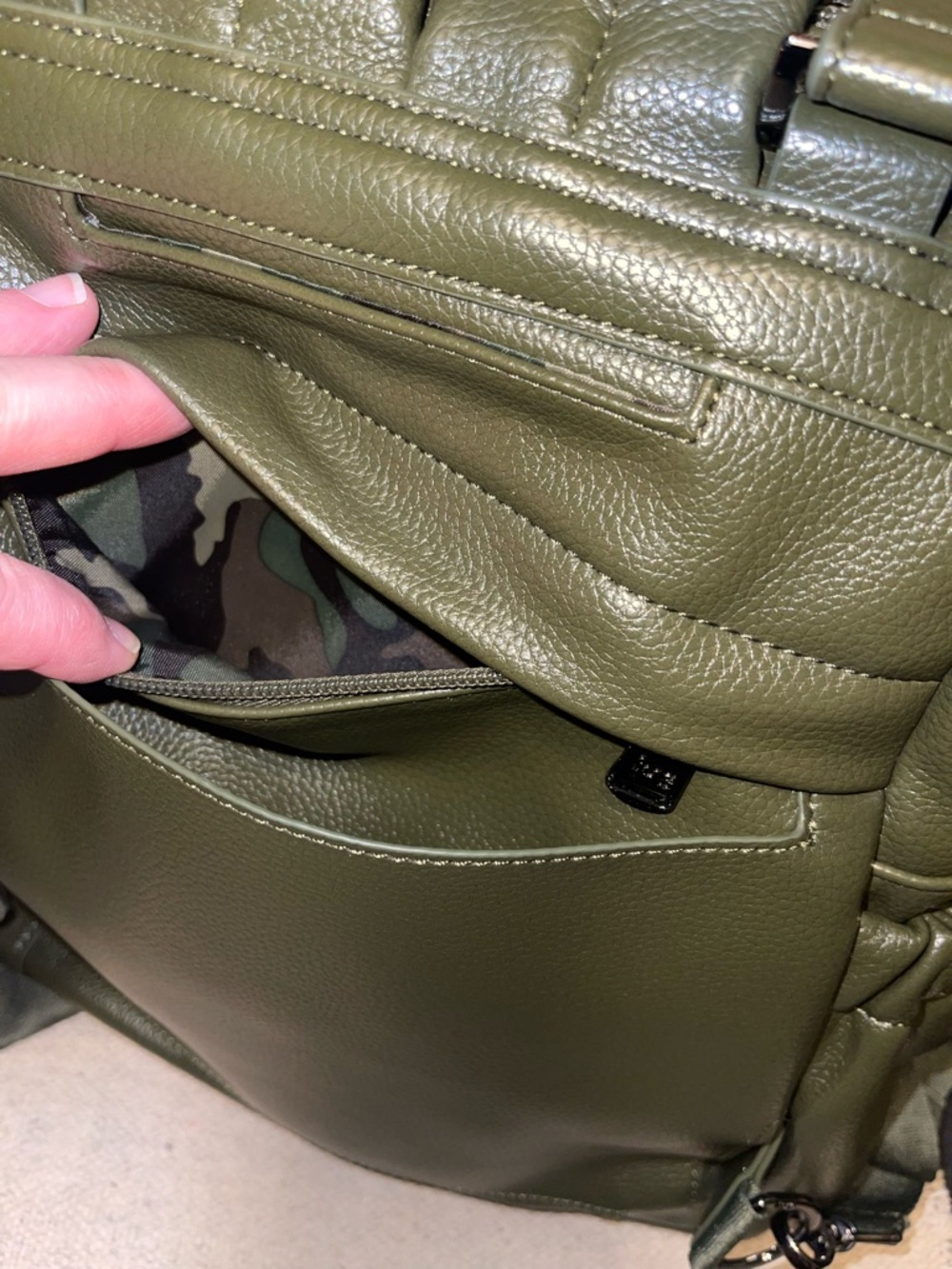 Lug Canter Classic Vegan Leather convertible bag Olive Green/ camo Like New - Picture 7 of 9